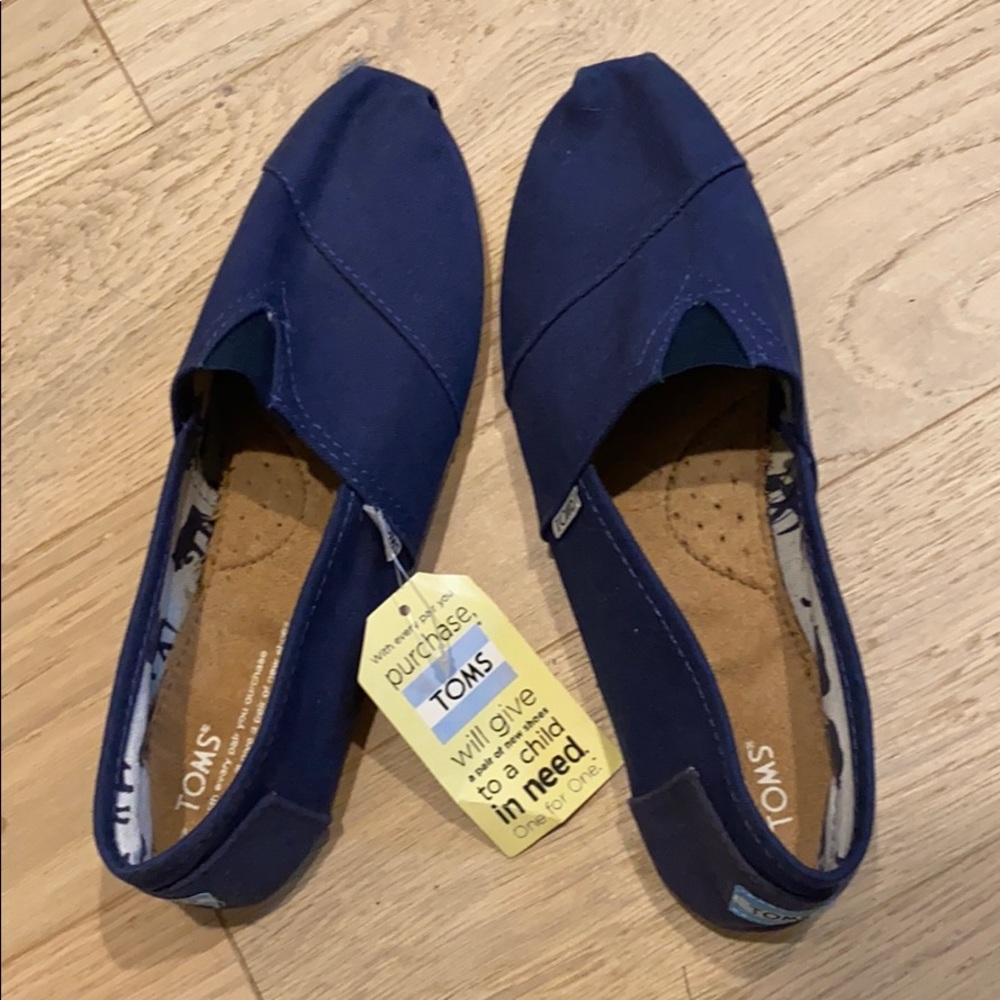 Men’s size 11.5 toms NWT
